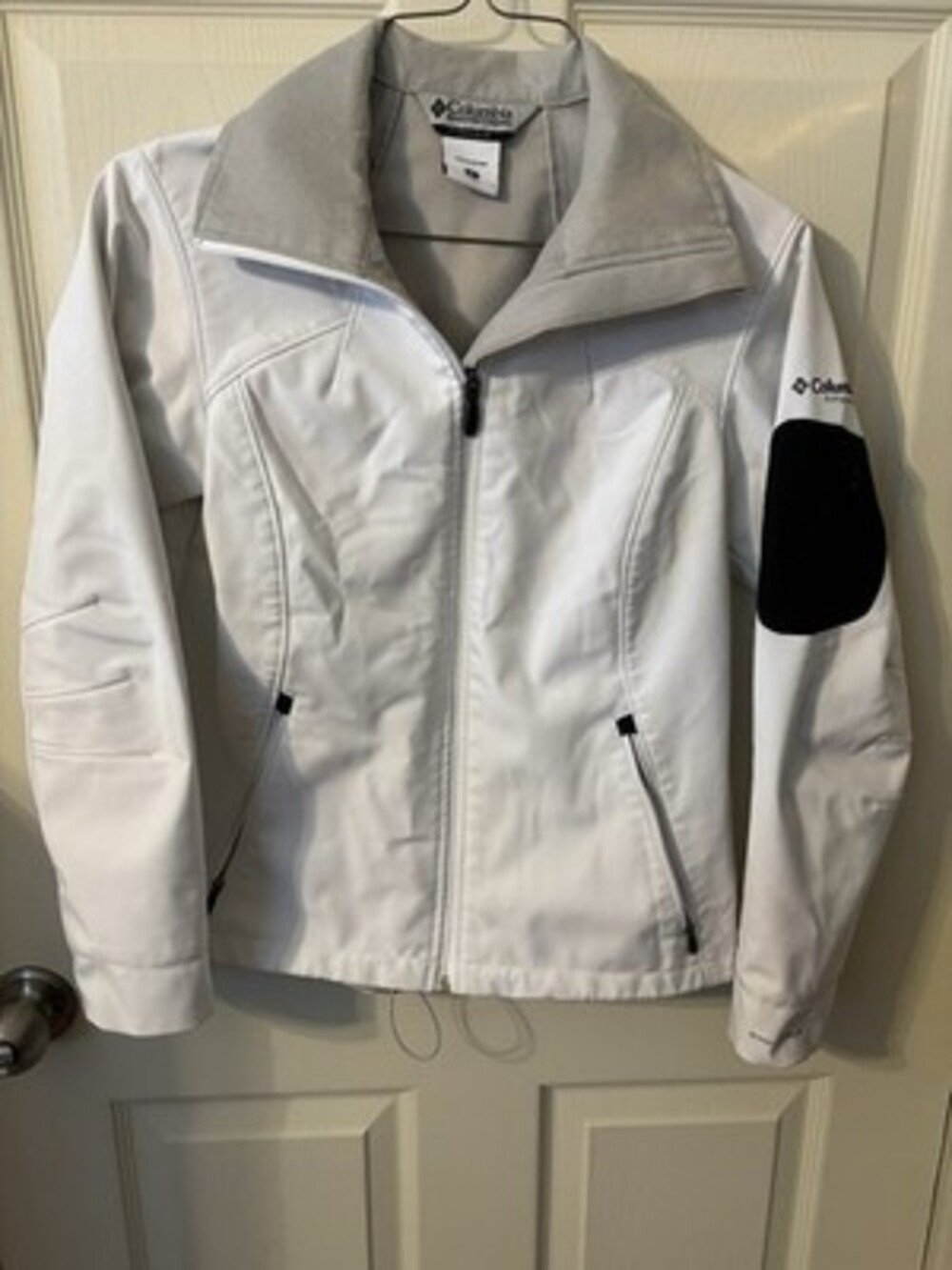 Columbia Titanium Softshell Jacket Women’s Size Small – White Perfect Condition